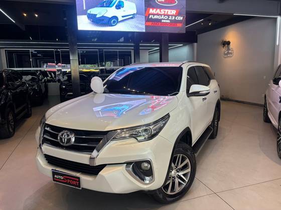 TOYOTA HILUX SW4 2.8 SRX 4X4 16V TURBO INTERCOOLER DIESEL 4P AUTOMÁTICO